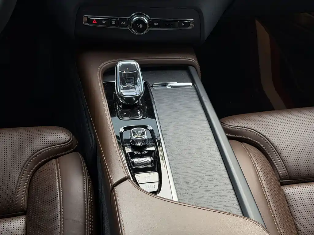 Volvo XC90 2021 — фото 20