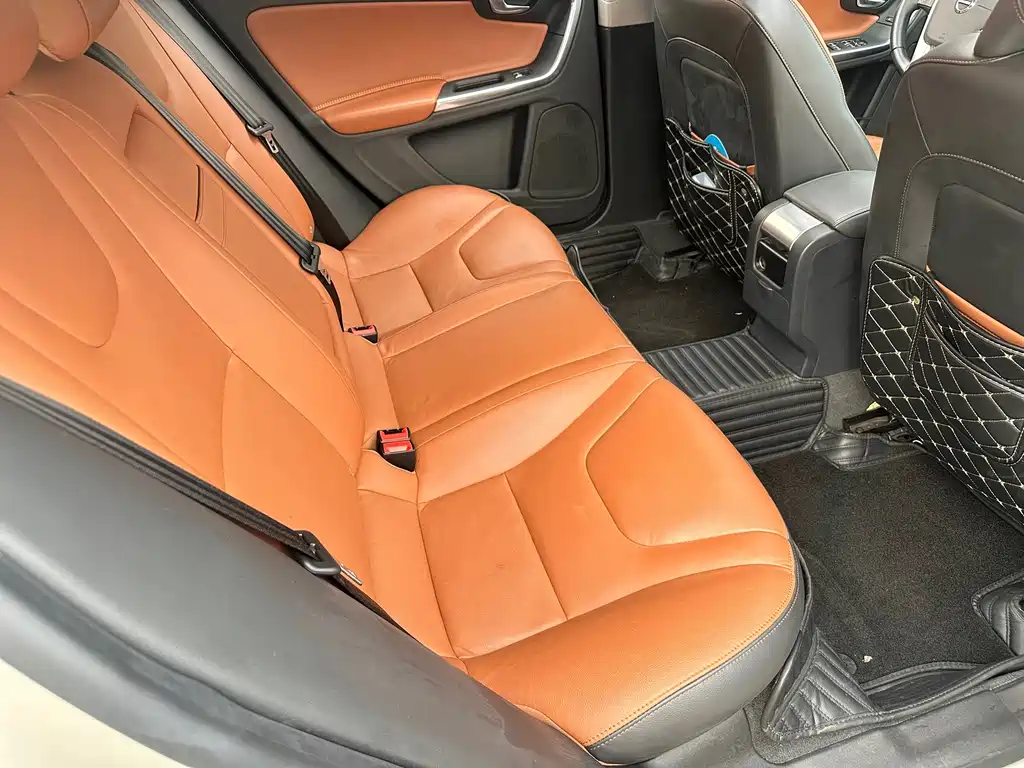 Volvo S60 2020 — фото 12