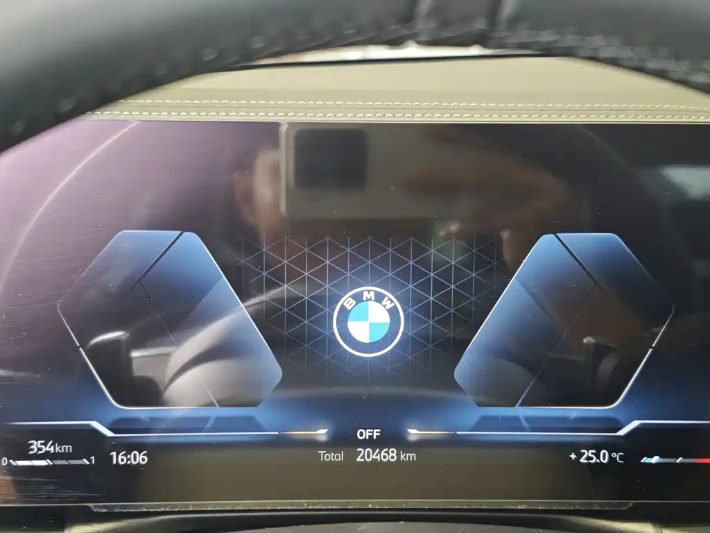 BMW 3 Series 2025 — фото 12