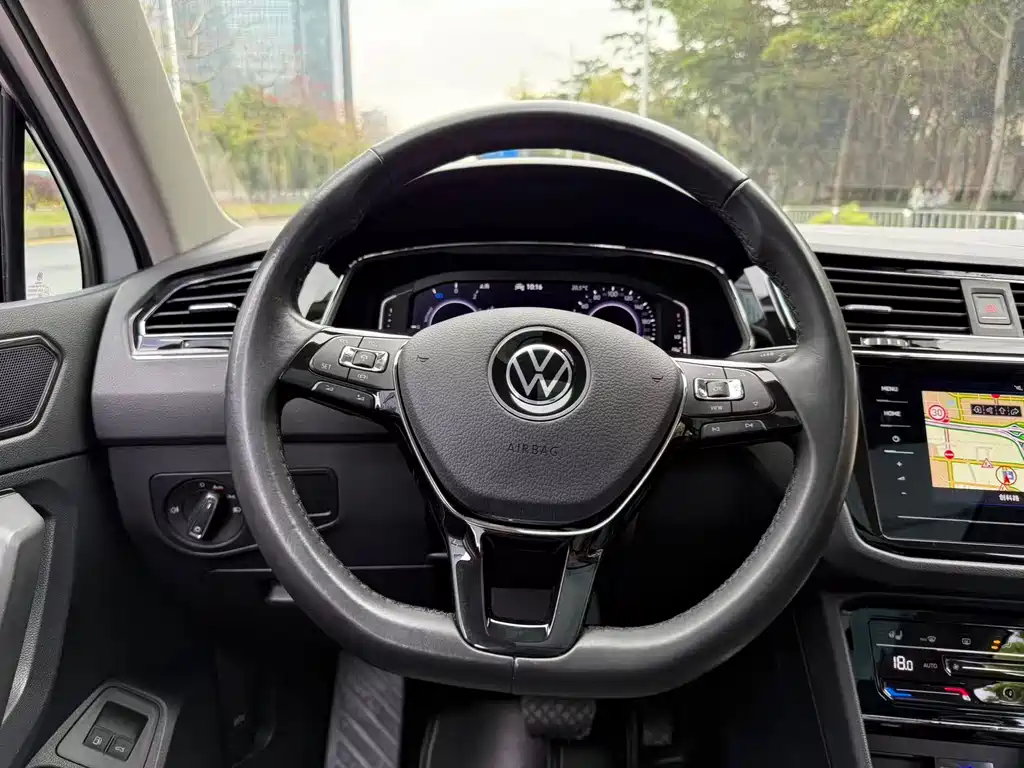 Volkswagen Tiguan L New Energy 2021 — фото 10