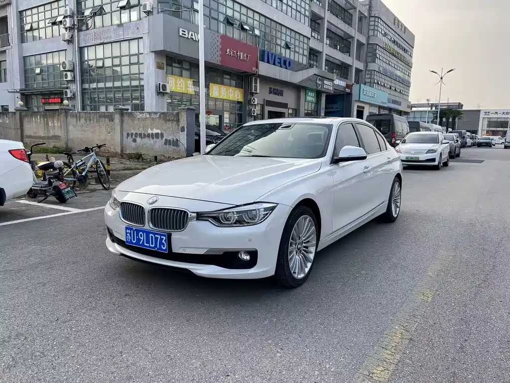 BMW 3 Series 2018 — фото 1