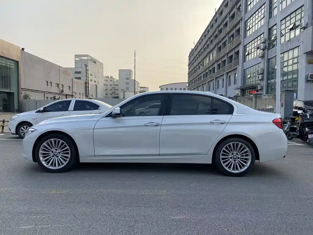 BMW 3 Series 2018 — фото 5