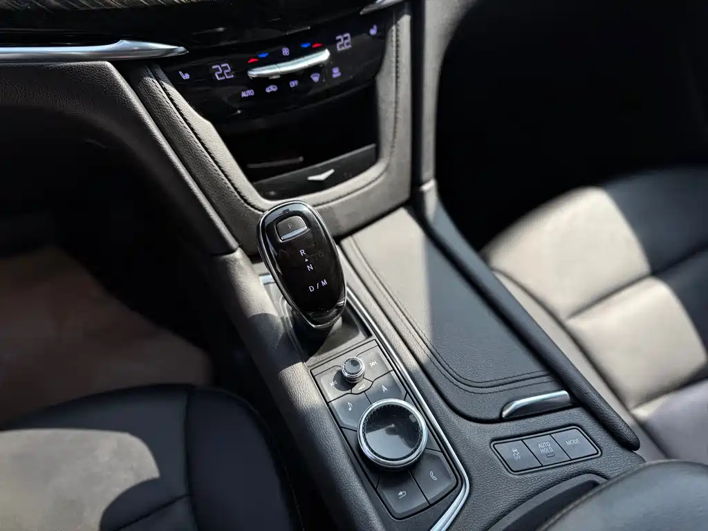 Cadillac XT6 2020 — фото 14