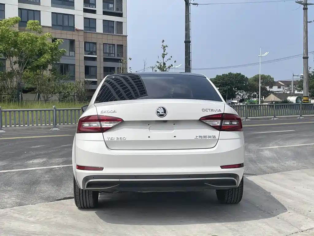 Skoda Octavia 2019 — фото 8