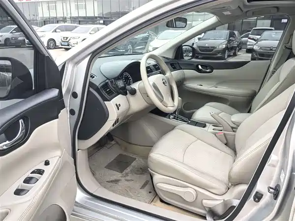 Nissan Tiida 2011