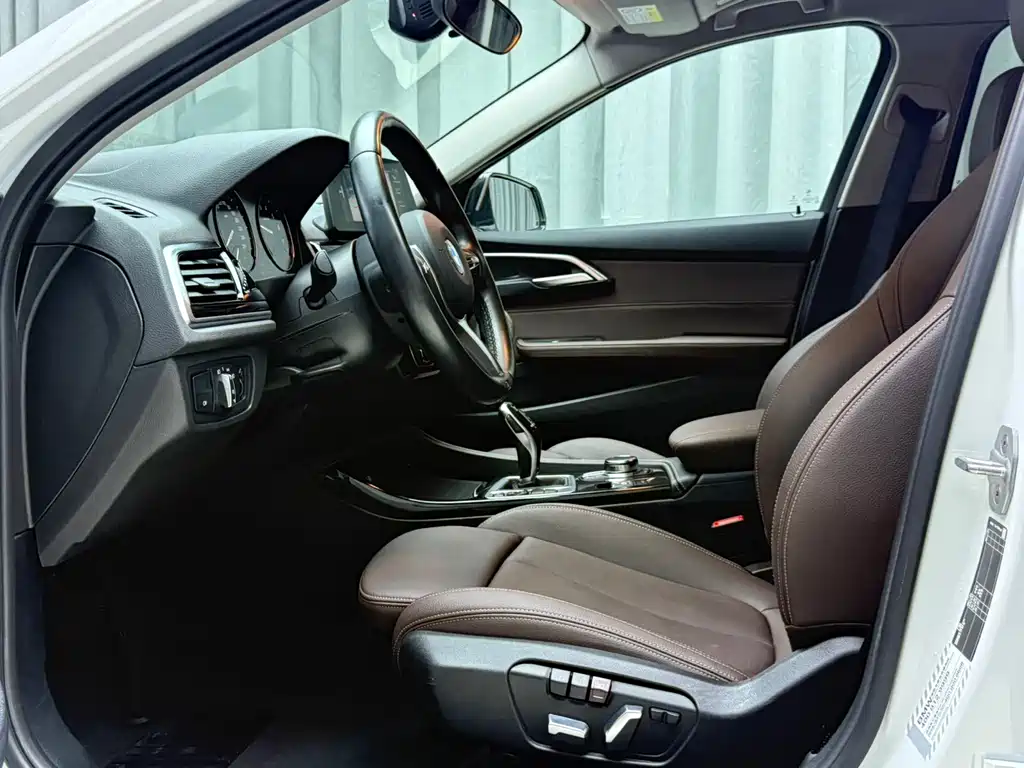 BMW 1 Series 2023 — фото 17