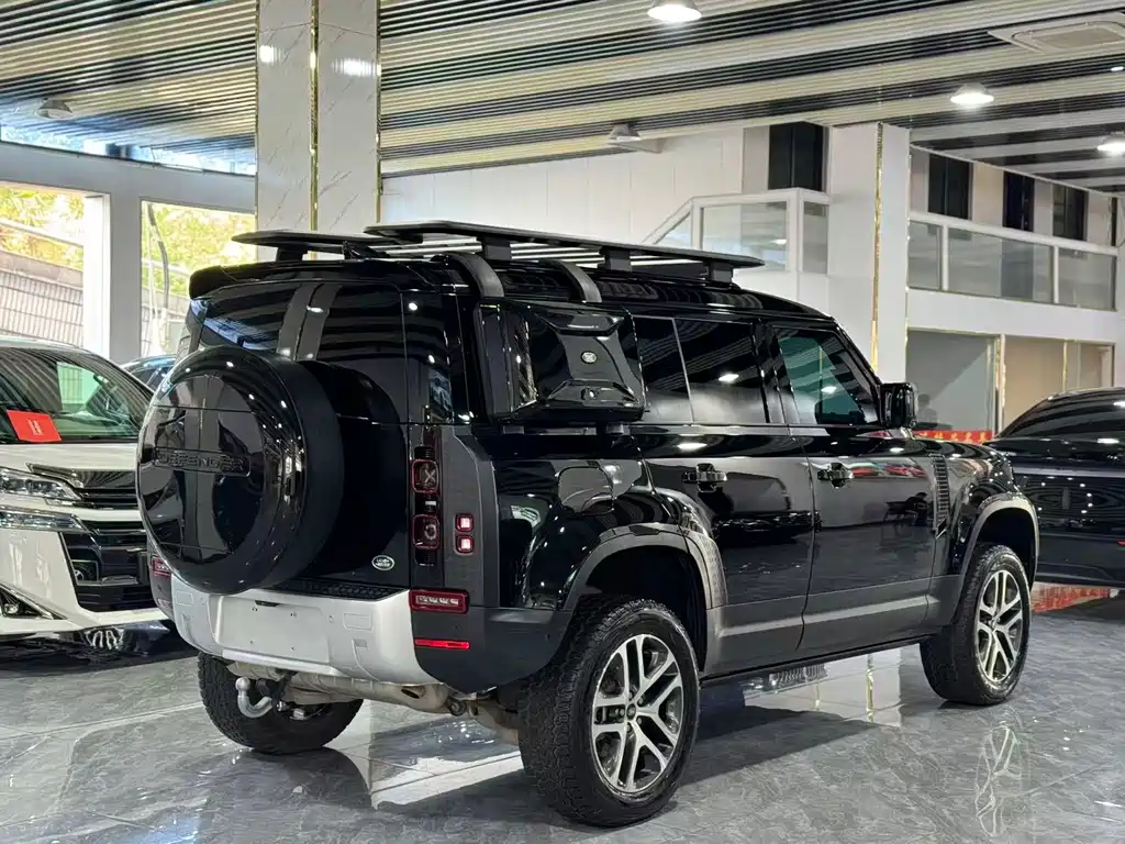 Land Rover Defender 2024 — фото 12