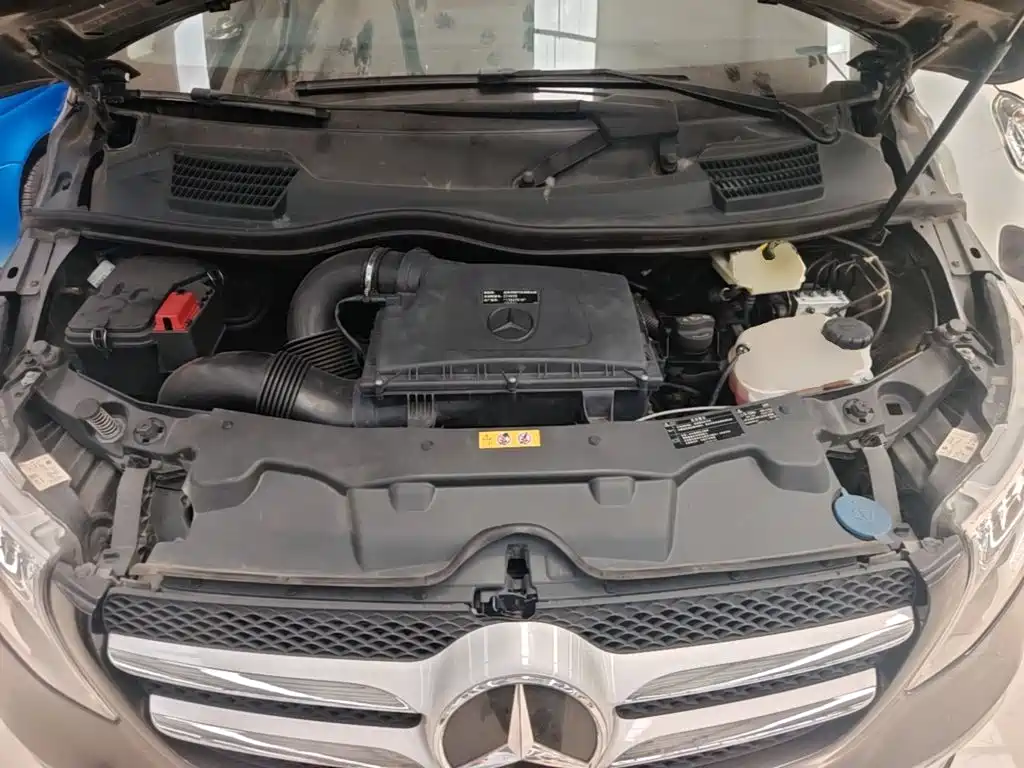 Mercedes-Benz V-Class 2022 — фото 20