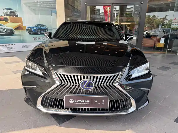 Lexus ES 2020