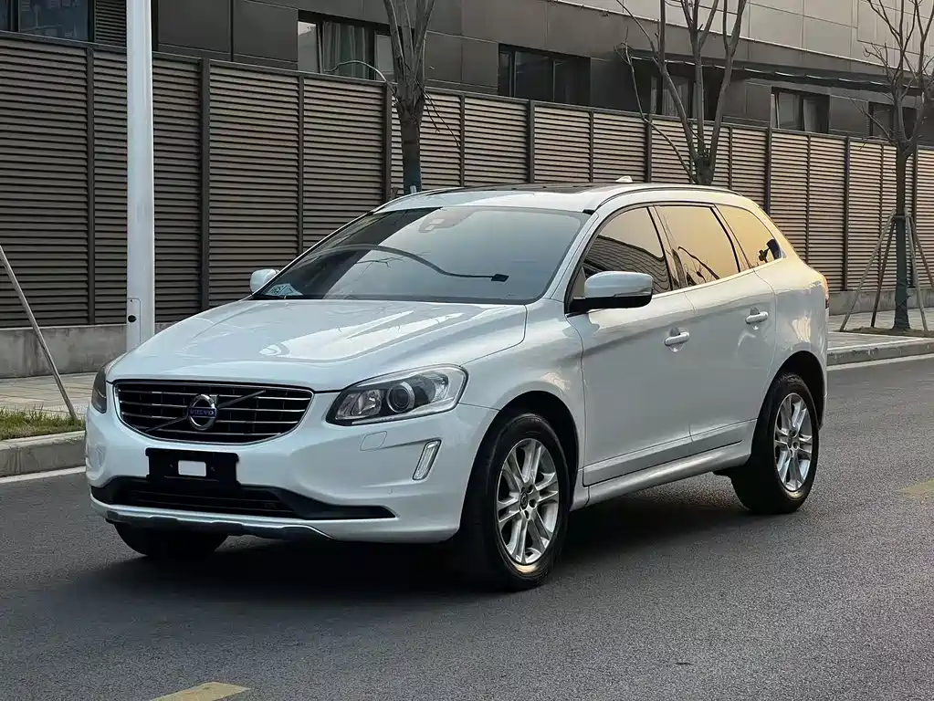 Volvo XC60 2015 — фото 1