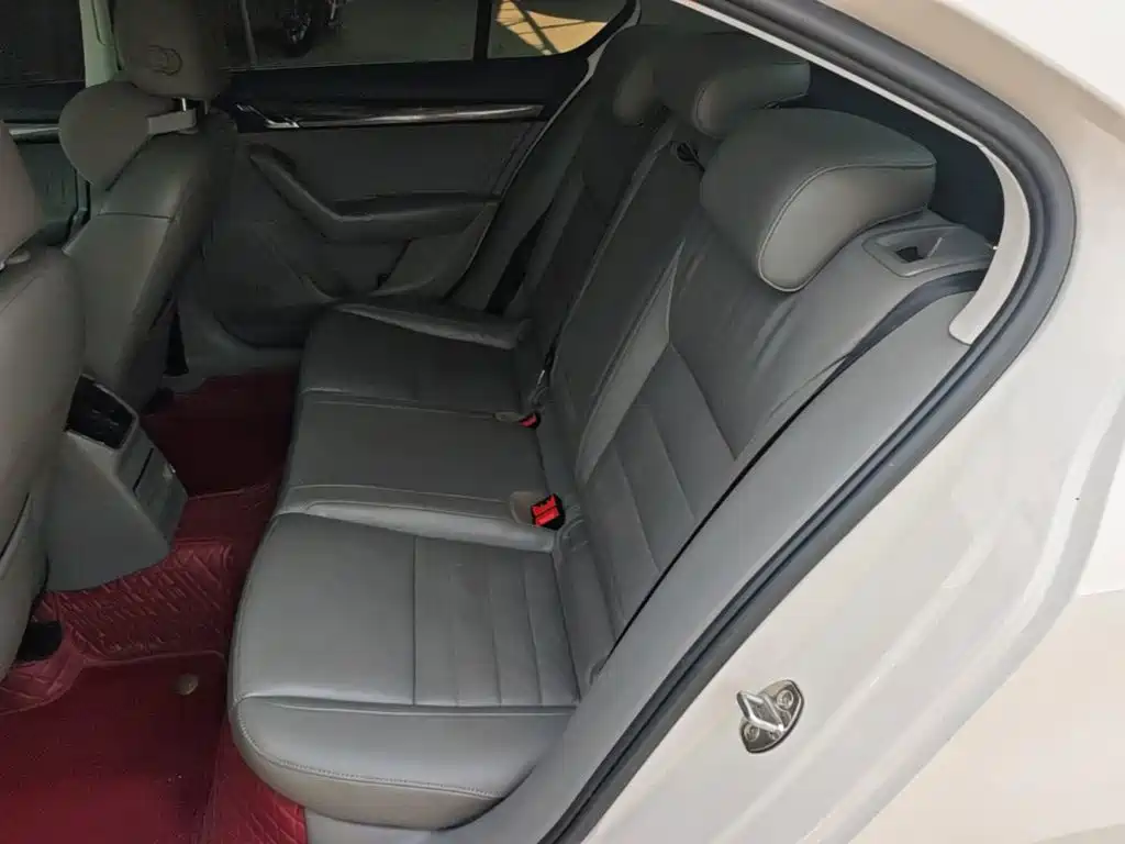 Skoda Octavia 2015 — фото 17