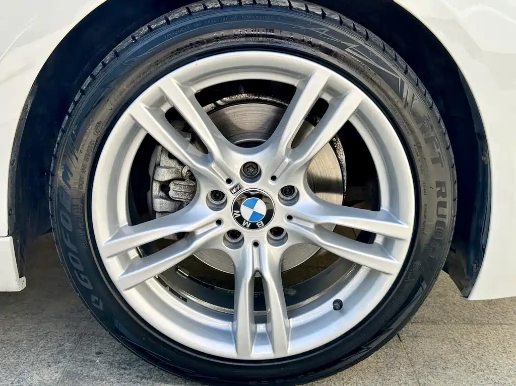 BMW 3 Series 2018 — фото 15