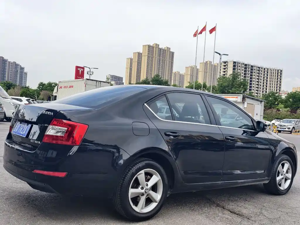 Skoda Octavia 2015 — фото 9
