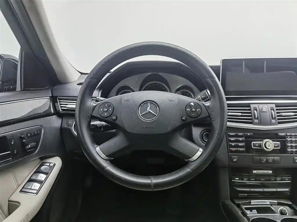 Mercedes-Benz E-Class 2013 — фото 11
