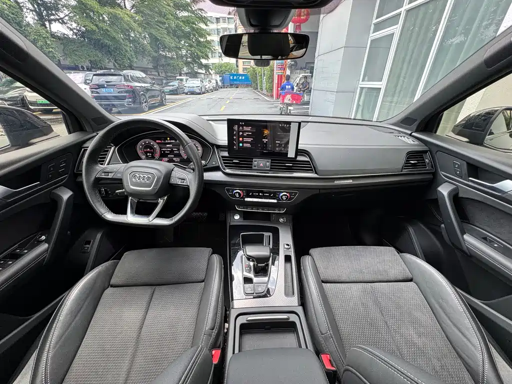 Audi Q5L Sportback 2023 — фото 11