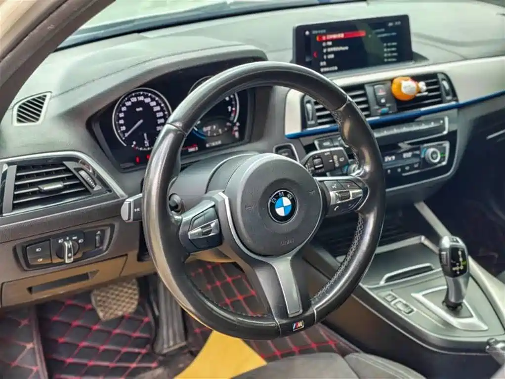 BMW 1 Series 2018 — фото 12