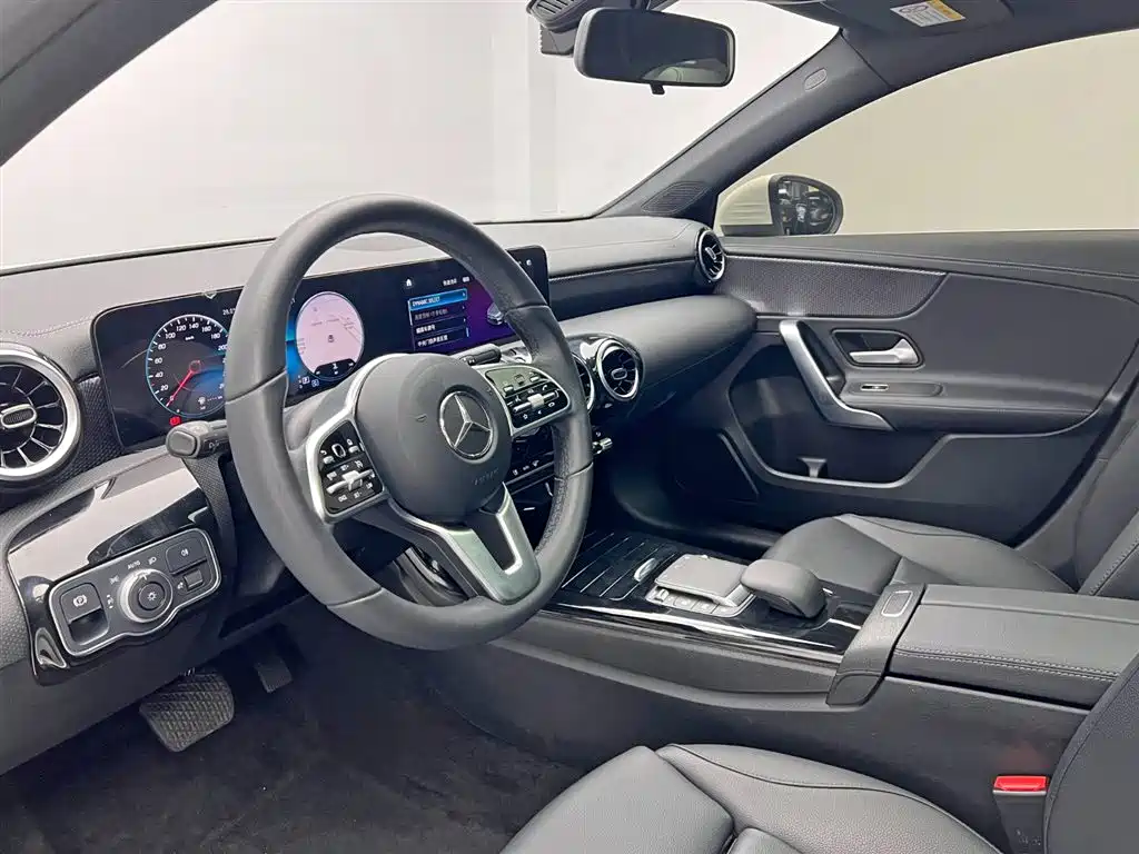 Mercedes-Benz A-Class 2022 — фото 13