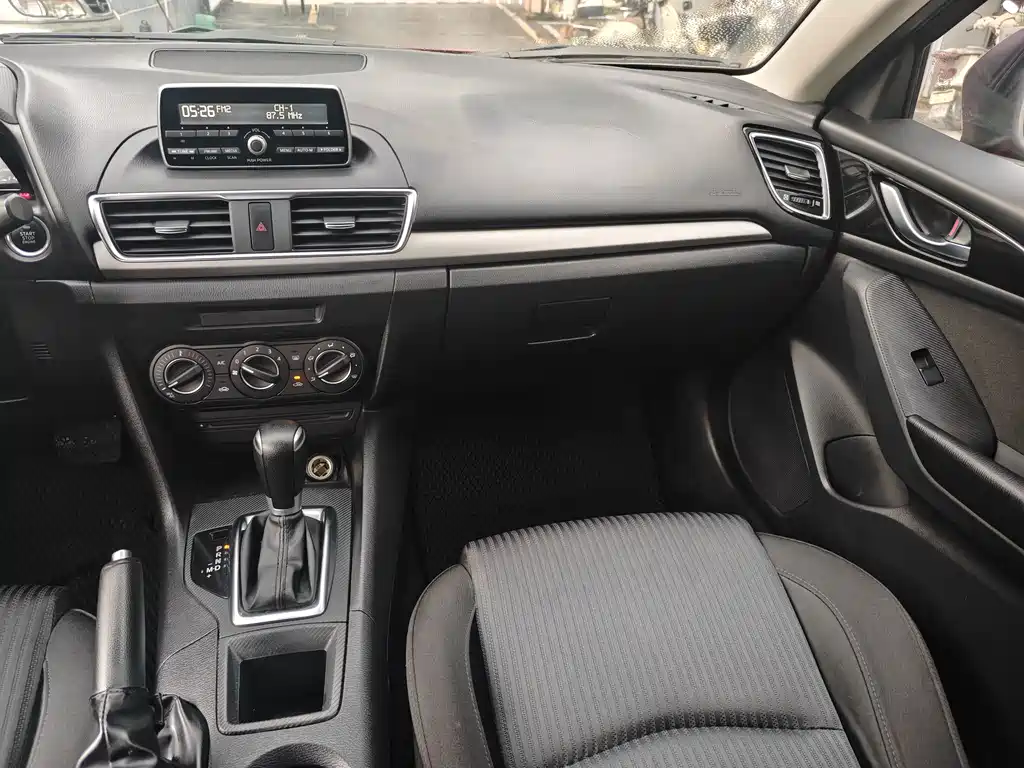Mazda 3 Axela 2016 — фото 11