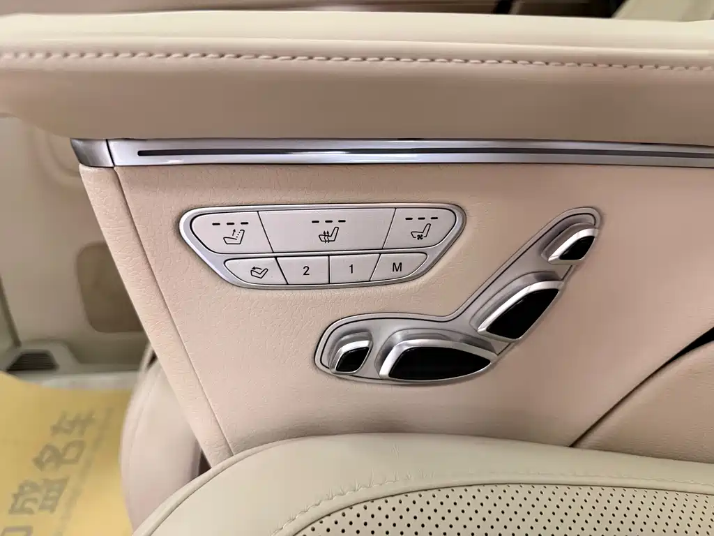 Mercedes-Benz V-Class 2024 — фото 14