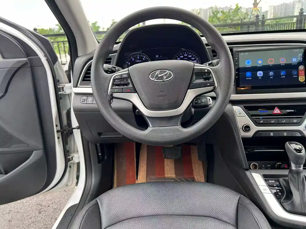 Hyundai Elantra 2018 — фото 6