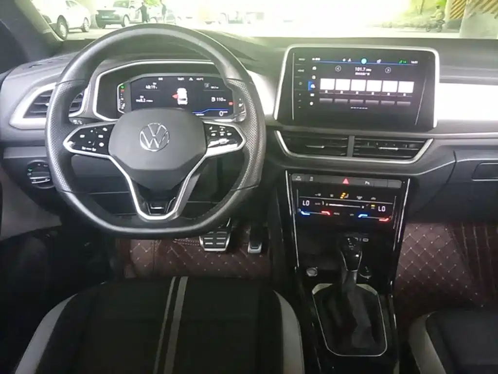 Volkswagen T-Roc 2023 — фото 11