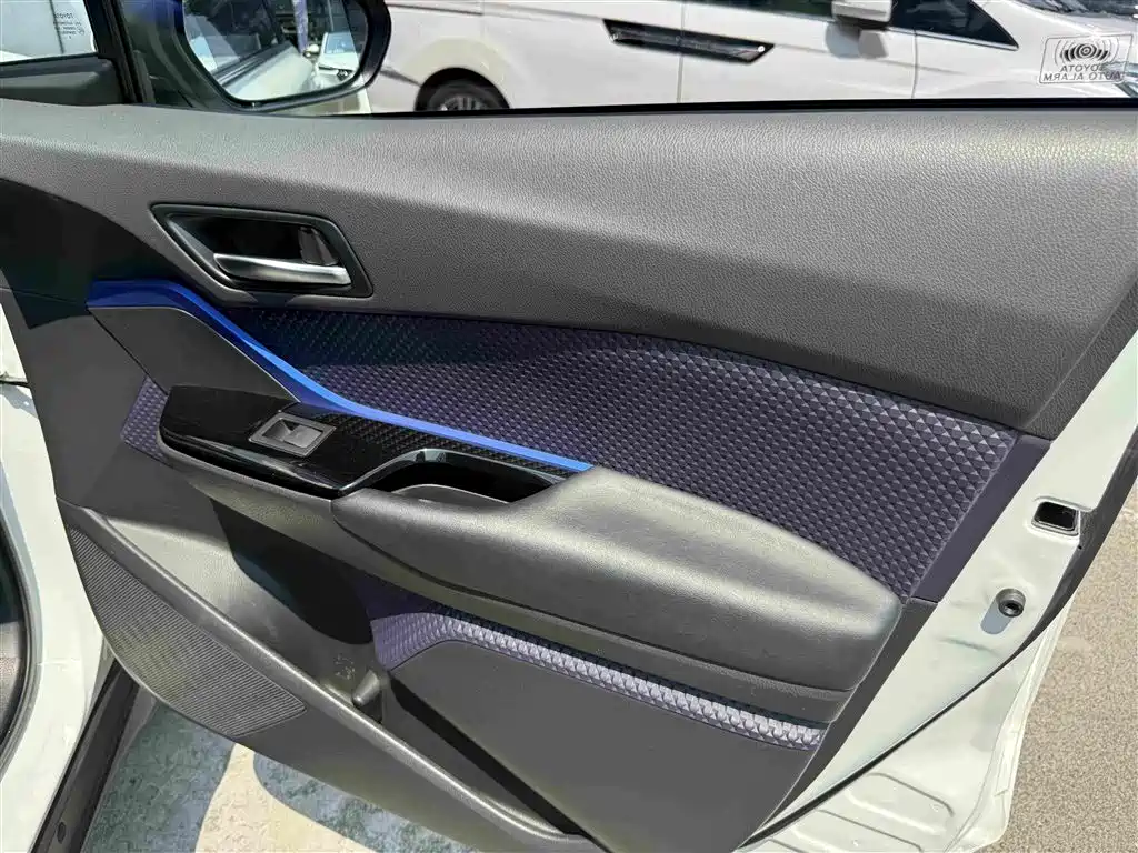 Toyota C-HR 2020 — фото 7