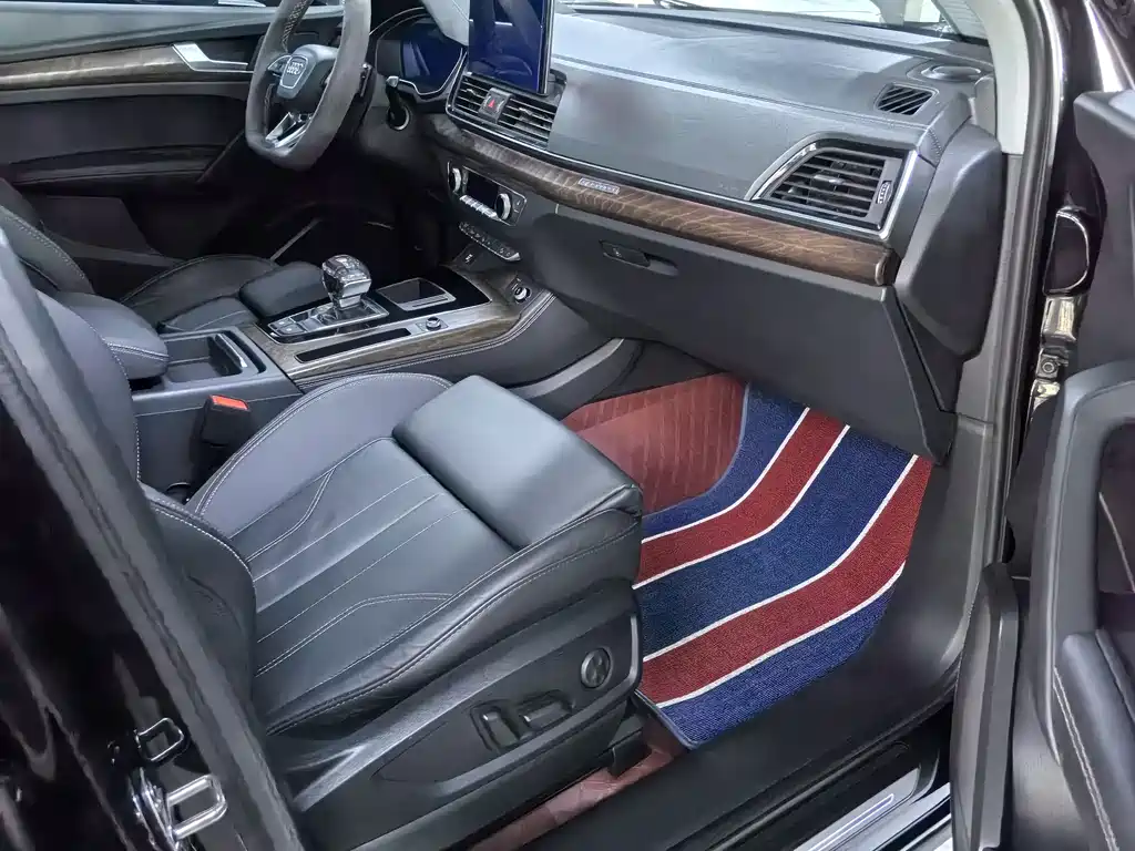 Audi Q5L 2023 — фото 11