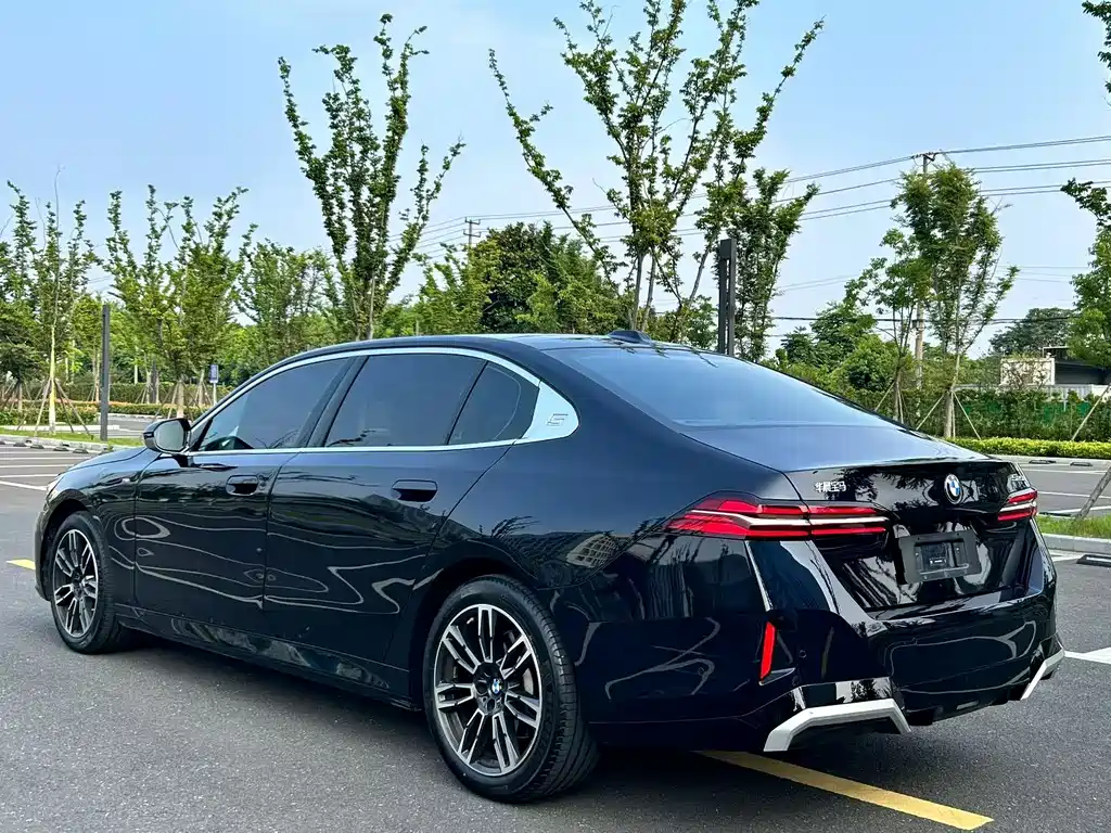 BMW 5 Series 2025