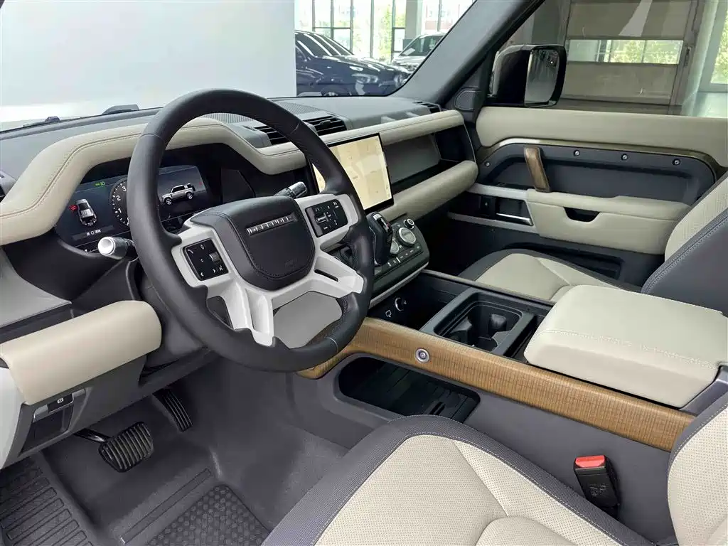 Land Rover Defender 2022
