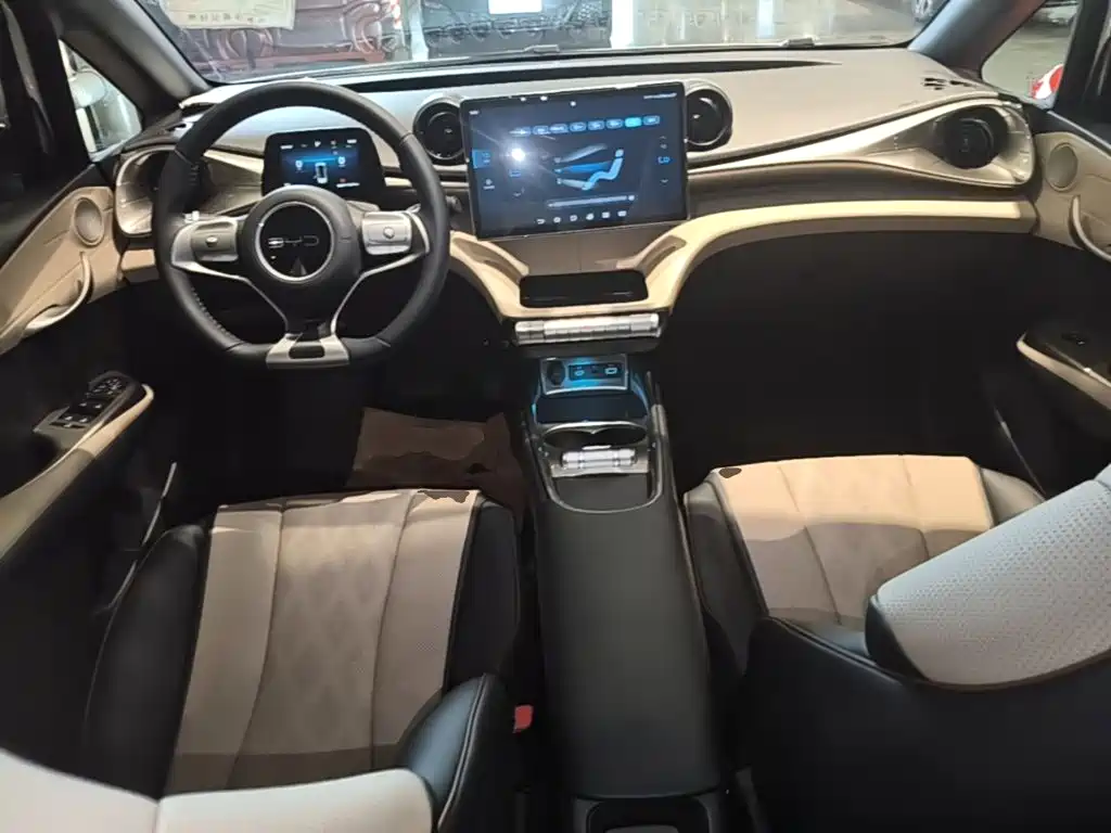 BYD Dolphin 2025