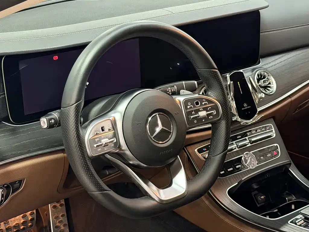 Mercedes-Benz E-Class 2019 — фото 15