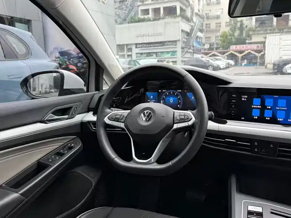 Volkswagen Golf 2024