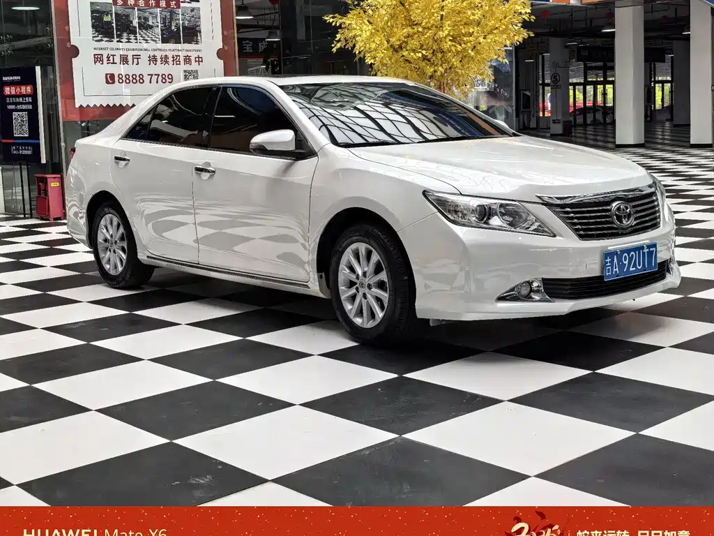Toyota Camry 2014 — фото 1