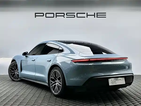 Porsche Taycan 2024