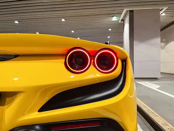 Ferrari F8 2023
