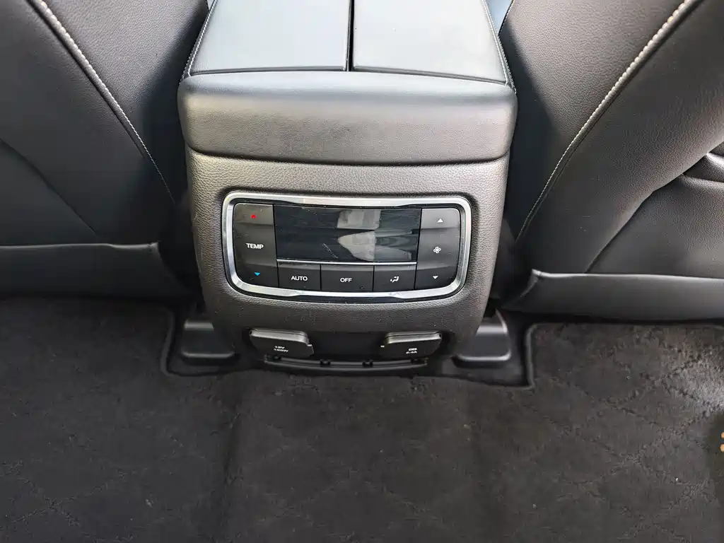 GAC Motor Trumpchi GS8 2019 — фото 10