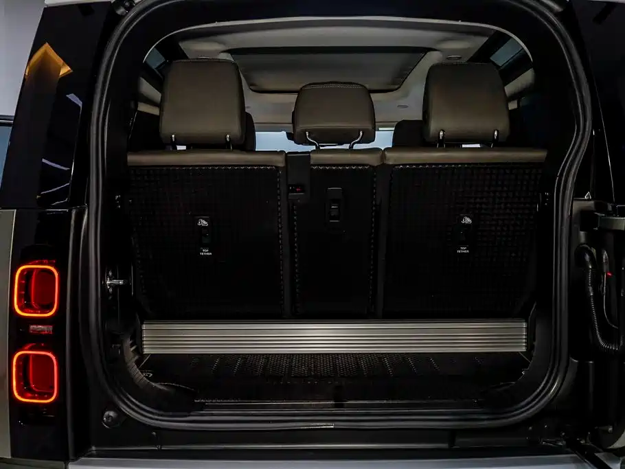 Land Rover Defender 2021 — фото 10
