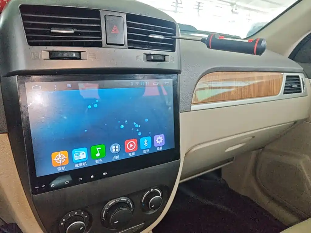 Buick Excelle 2015 — фото 13