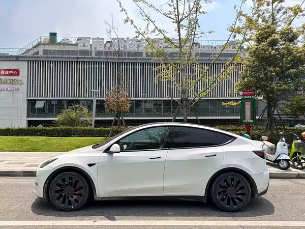 Tesla Model Y 2022
