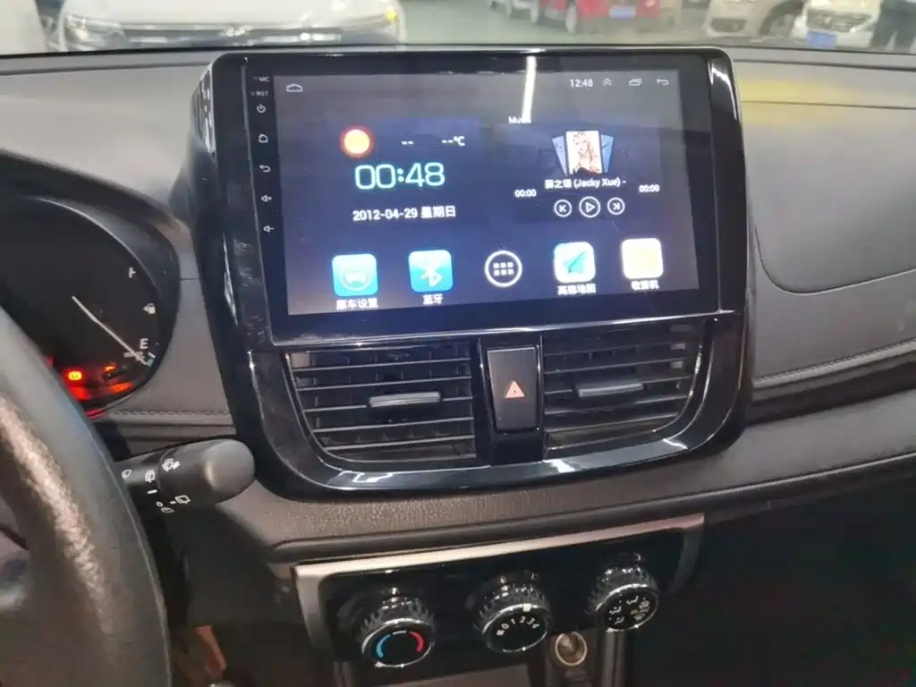 Toyota Yaris L 2017 — фото 13