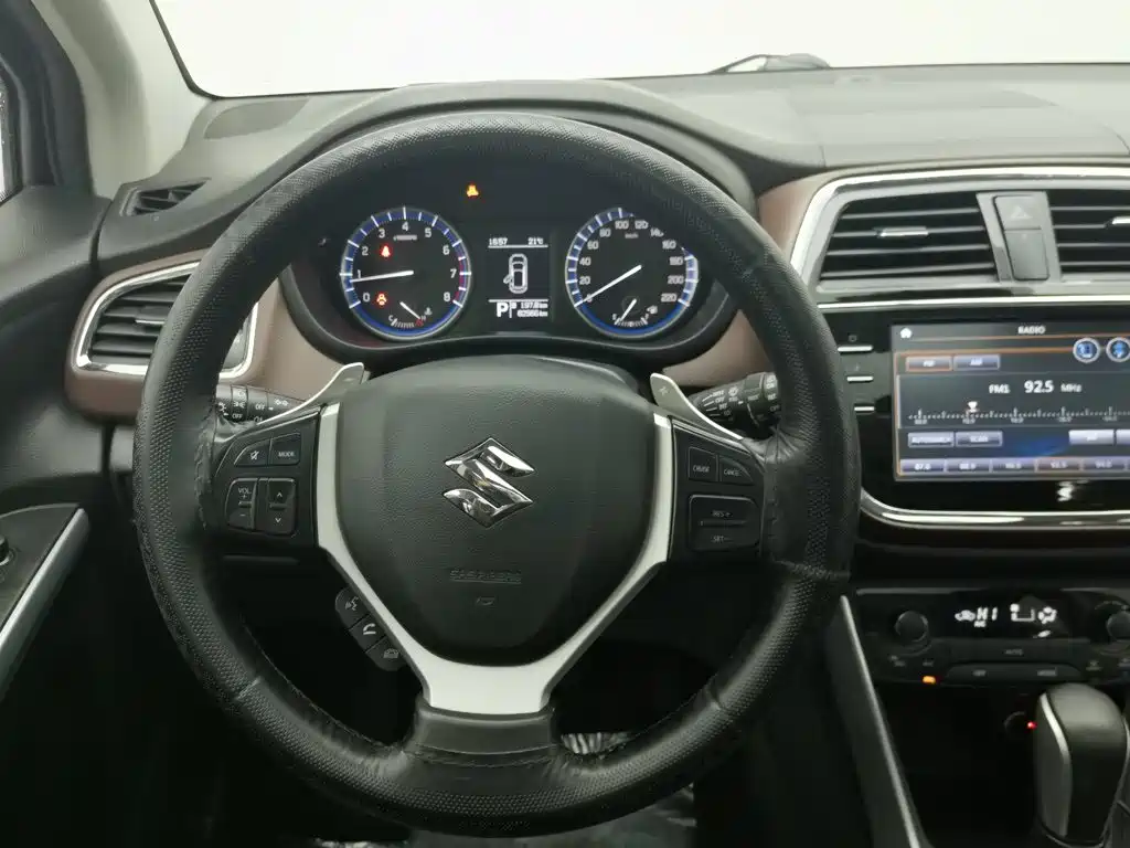 Suzuki Vitara 2018 — фото 11