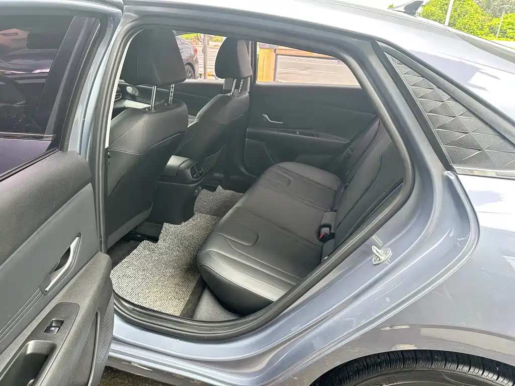 Hyundai Elantra 2024