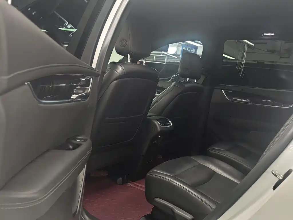 Cadillac XT6 2019 — фото 12