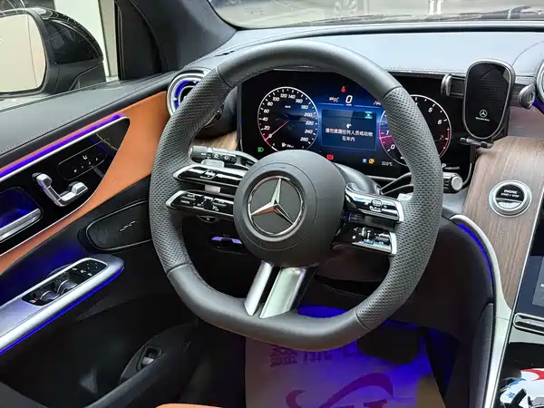 Mercedes-Benz GLC 2025