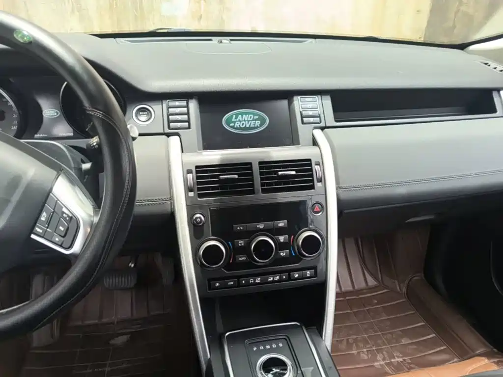 Land Rover Discovery Sport 2017 — фото 13