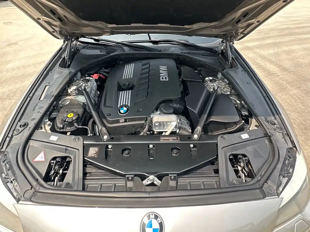 BMW 5 Series 2012 — фото 14