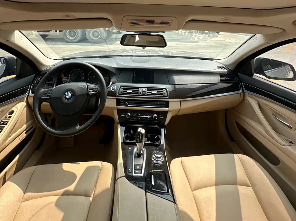 BMW 5 Series 2012 — фото 11