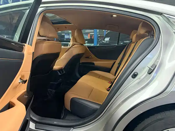 Lexus ES 2024
