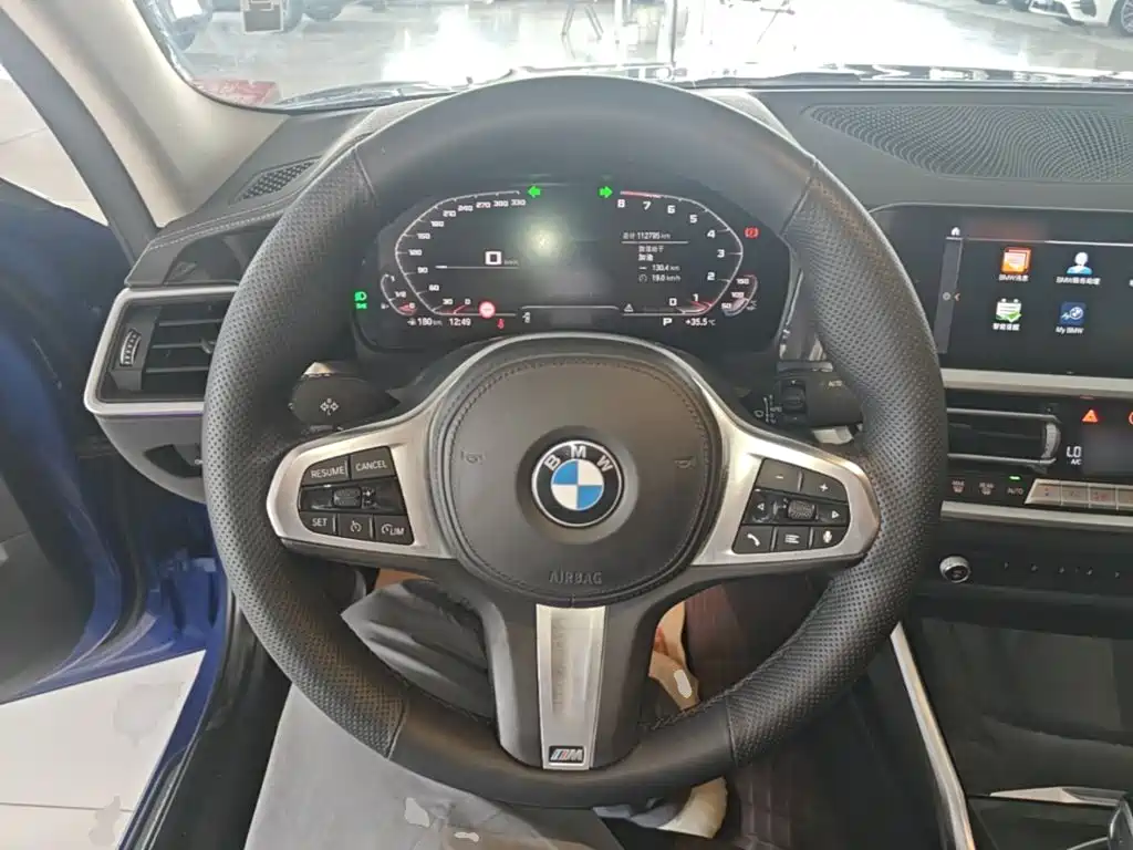 BMW 3 Series 2019 — фото 11