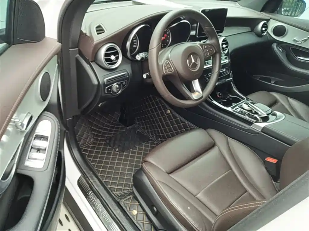 Mercedes-Benz GLC 2018 — фото 16